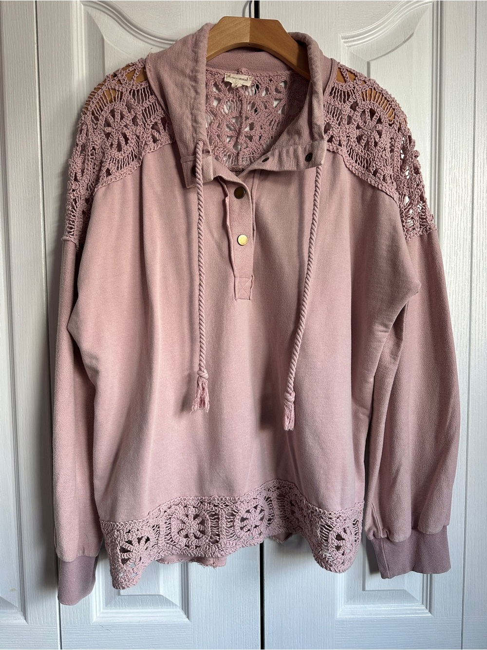 Women's Boho Hem & Thread Unique Pink Crochet Trim Pullover Top Large Distressed